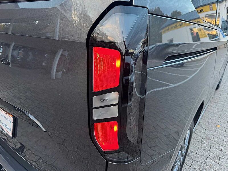 Ford Tourneo Custom Bus 320 L1 Titanium 8-Sitzer